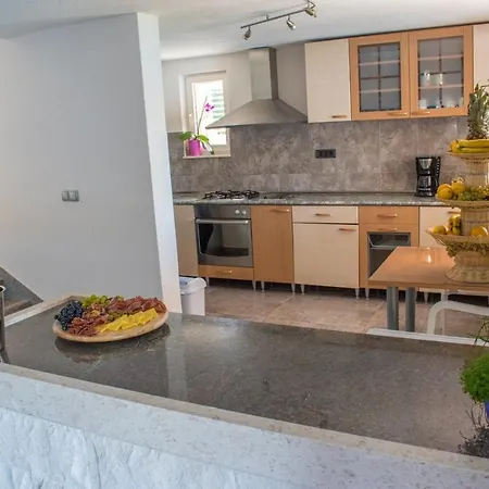 Seaside House For Families With Children - 22156 Rogoznica (Sibenik-Knin)