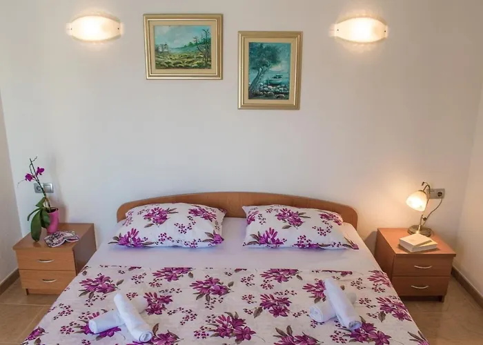 Seaside House For Families With Children - 22156 Feriehus Rogoznica (Sibenik-Knin)