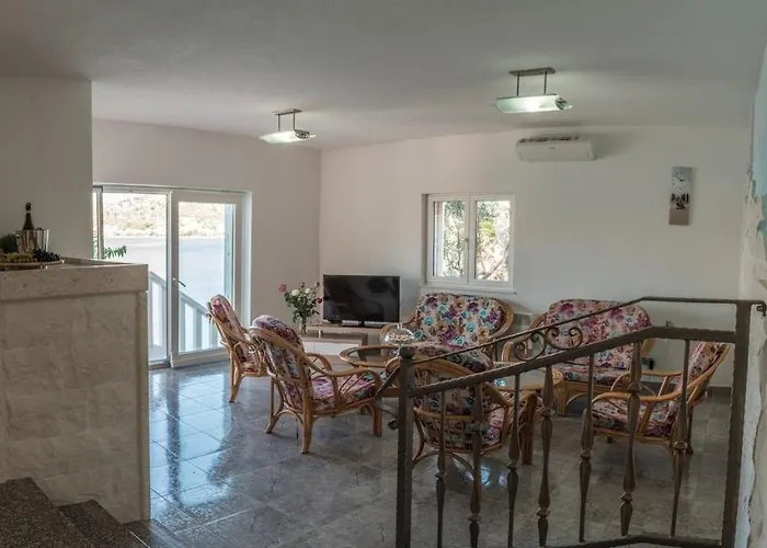 Seaside House For Families With Children - 22156 Feriehus Rogoznica (Sibenik-Knin)