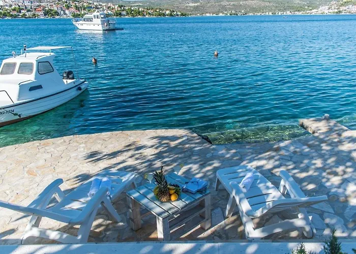 Seaside House For Families With Children - 22156 Rogoznica (Sibenik-Knin)